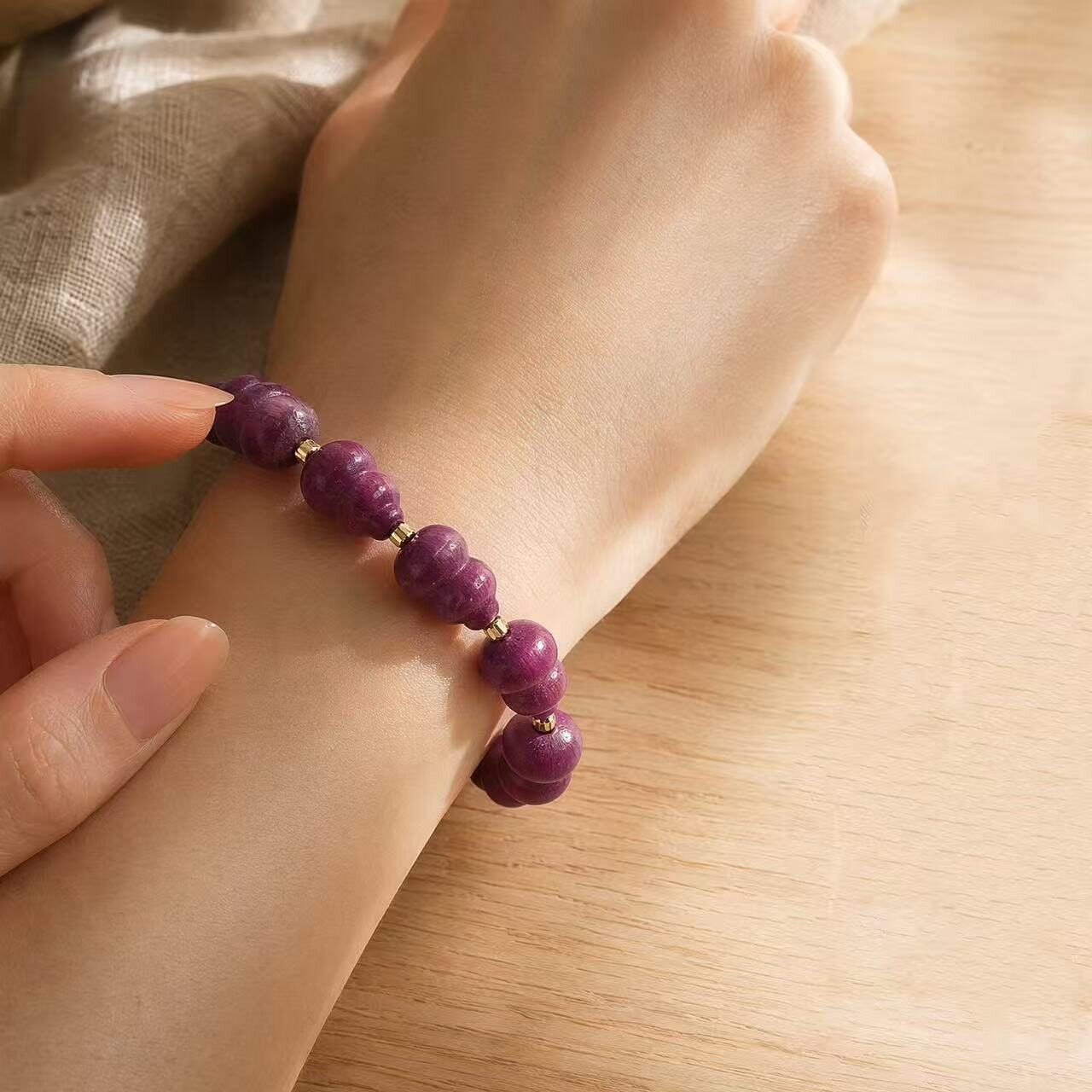 BR-016 purple pine wood beaded bracelet photo 5