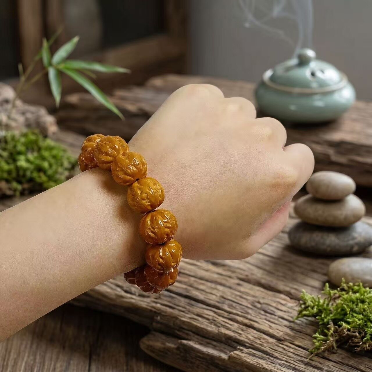 BR-035 carved monkey head walnut beaded bracelet photo 5